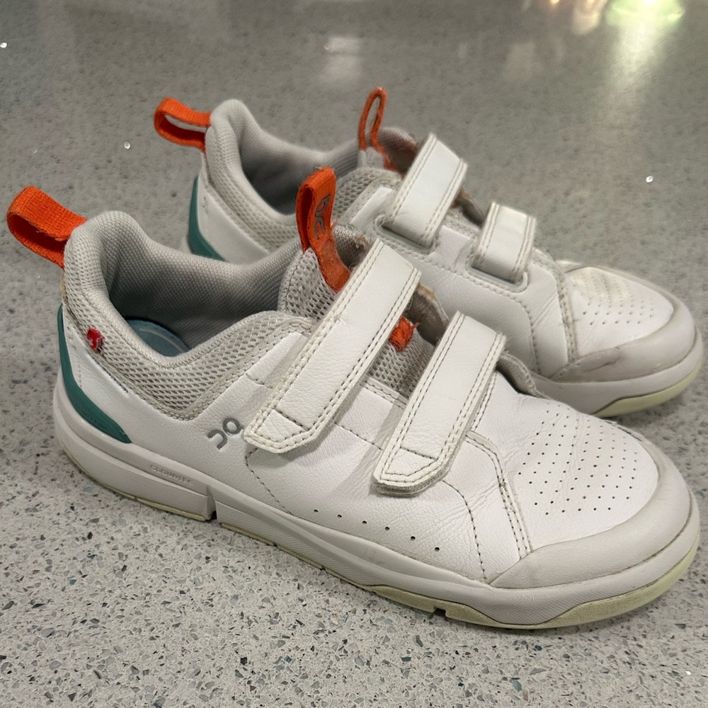 On Running Oncloud On Cloud The Roger Kids Sneakers in White and Orange Size 3